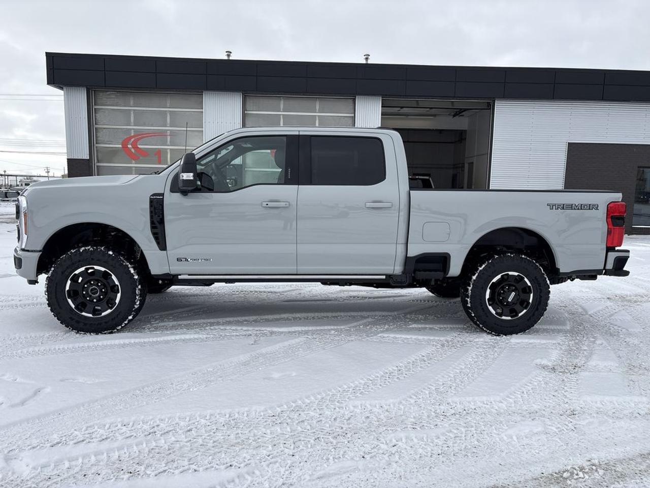 2026 Ford F-350 Super Duty SRW PLATINUM 6.8' Box 713A Photo3