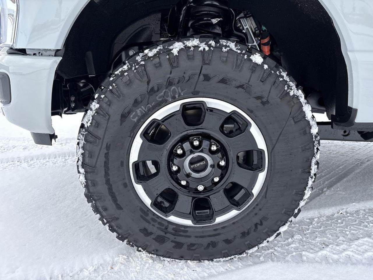 2026 Ford F-350 Super Duty SRW PLATINUM 6.8' Box 713A Photo2