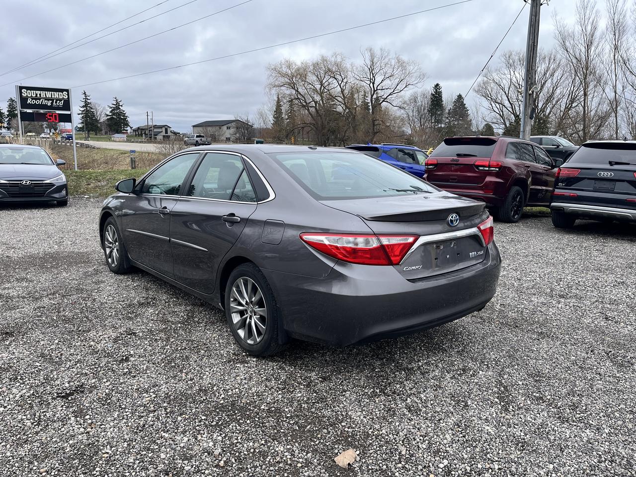 2016 Toyota Camry XLE Photo2