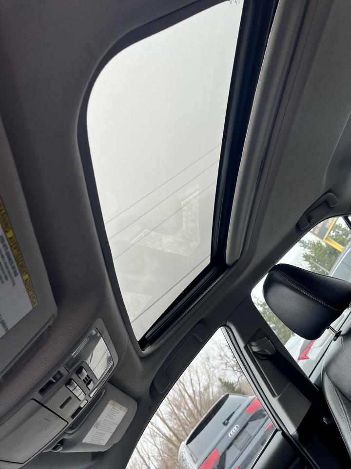 2016 Toyota Camry XLE Photo