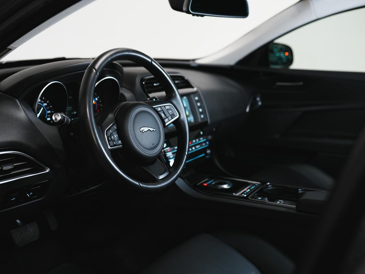 2017 Jaguar XE 35T | PREMIUM | MERIDIAN | SUNROOF Photo