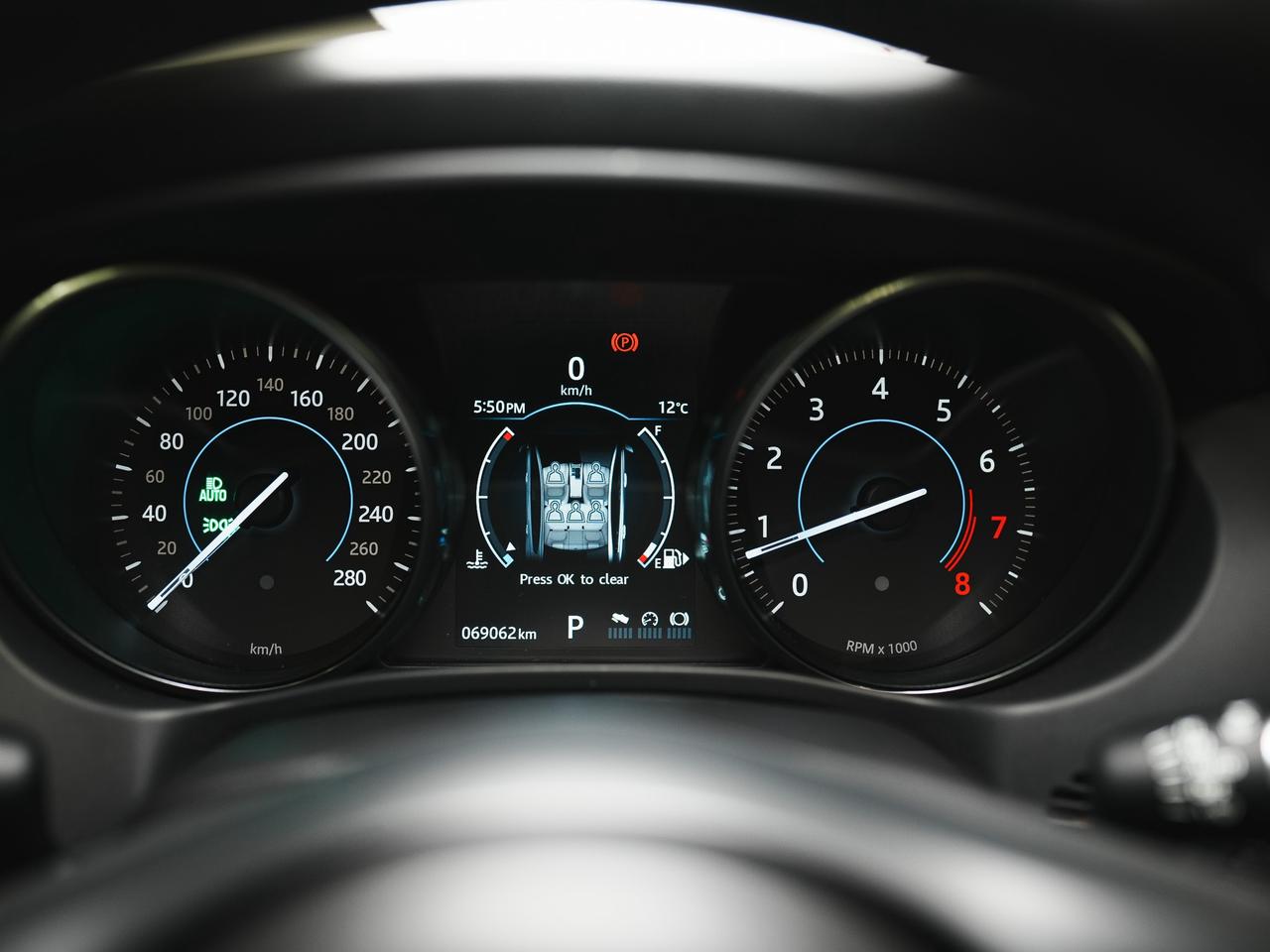 2017 Jaguar XE 35T | PREMIUM | MERIDIAN | SUNROOF Photo