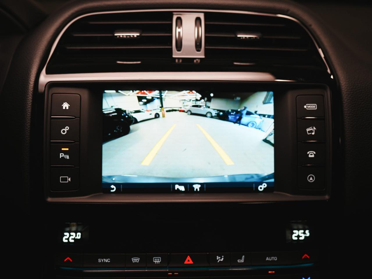 2017 Jaguar XE 35T | PREMIUM | MERIDIAN | SUNROOF Photo