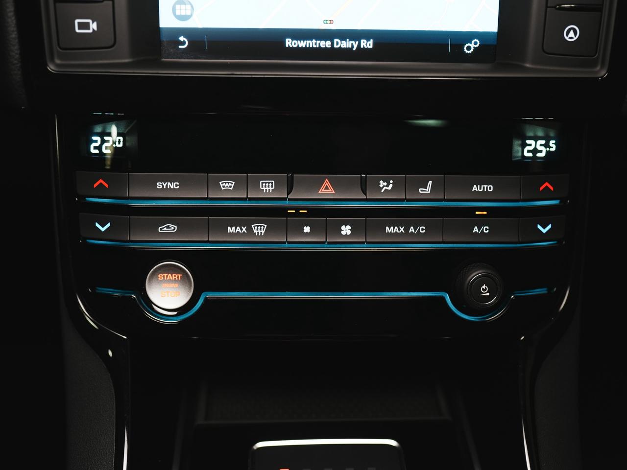 2017 Jaguar XE 35T | PREMIUM | MERIDIAN | SUNROOF Photo