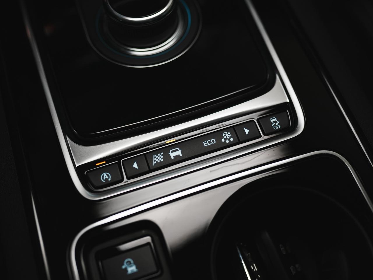 2017 Jaguar XE 35T | PREMIUM | MERIDIAN | SUNROOF Photo