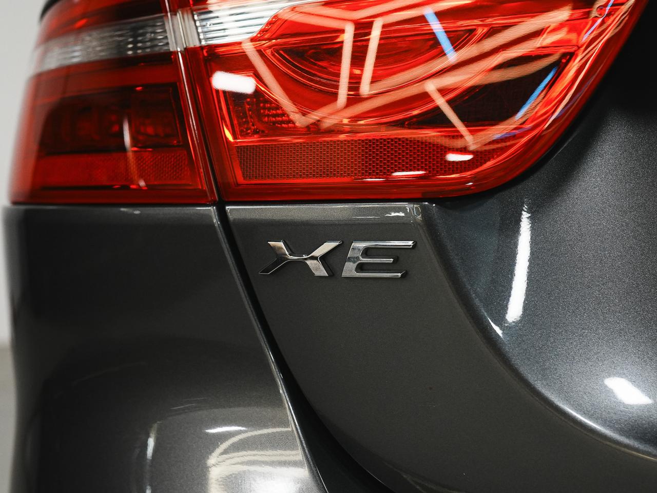 2017 Jaguar XE 35T | PREMIUM | MERIDIAN | SUNROOF Photo