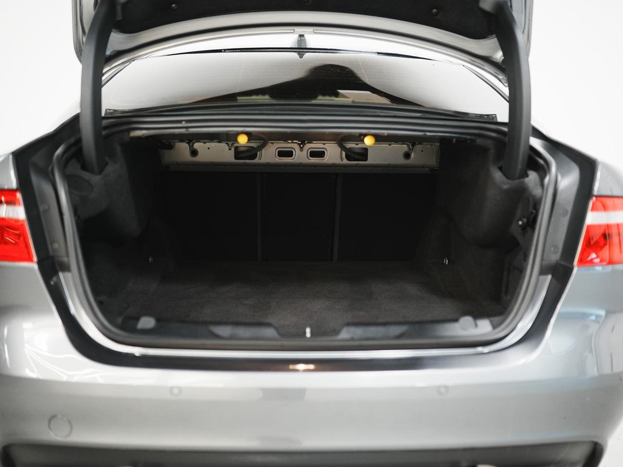 2017 Jaguar XE 35T | PREMIUM | MERIDIAN | SUNROOF Photo