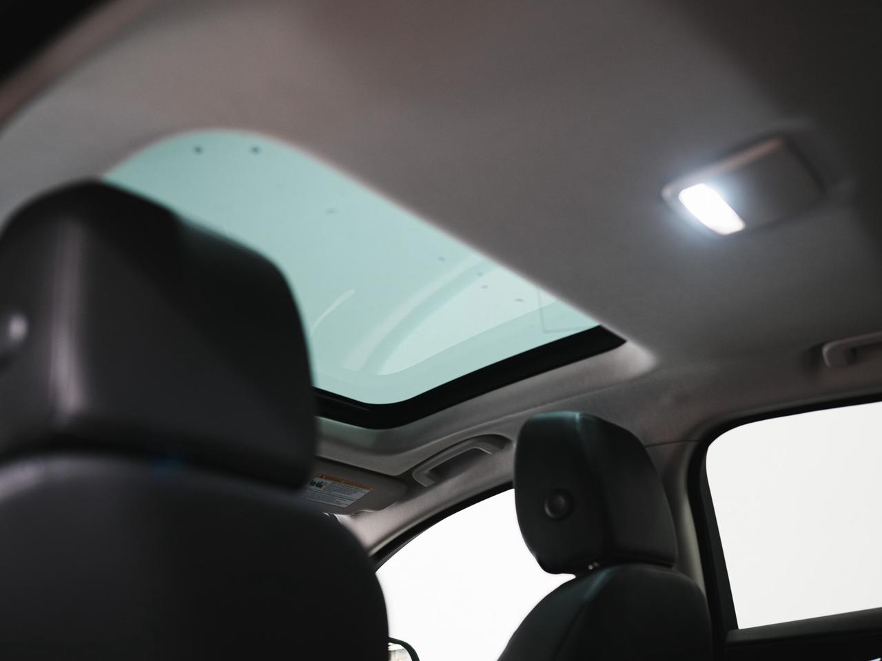 2017 Jaguar XE 35T | PREMIUM | MERIDIAN | SUNROOF Photo