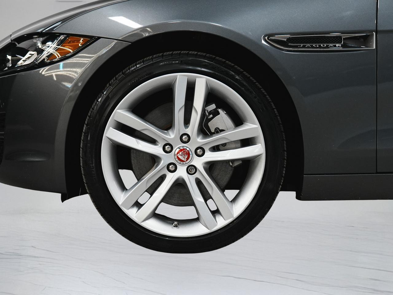 2017 Jaguar XE 35T | PREMIUM | MERIDIAN | SUNROOF Photo