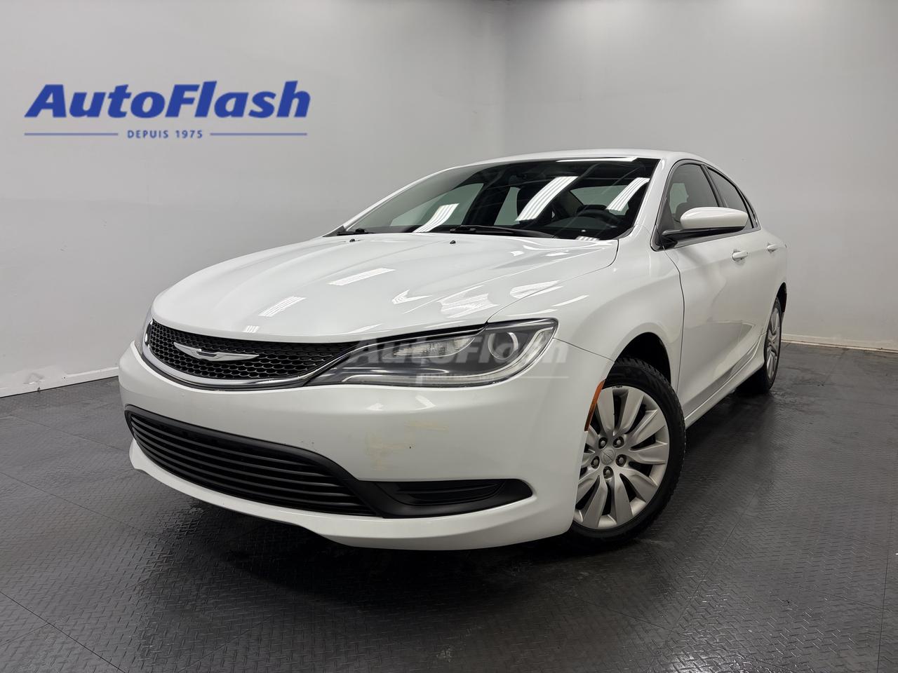 Used 2016 Chrysler 200 LX, CLIMATISATION, RÉGULATEUR DE VITESSE for sale in Saint-Hubert, QC
