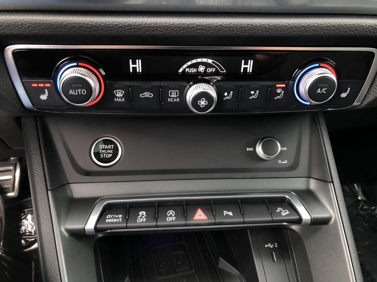 2024 Audi Q3 45 Progressiv SLINE, BLACK OPTICS, LEATHER, SONOS Photo