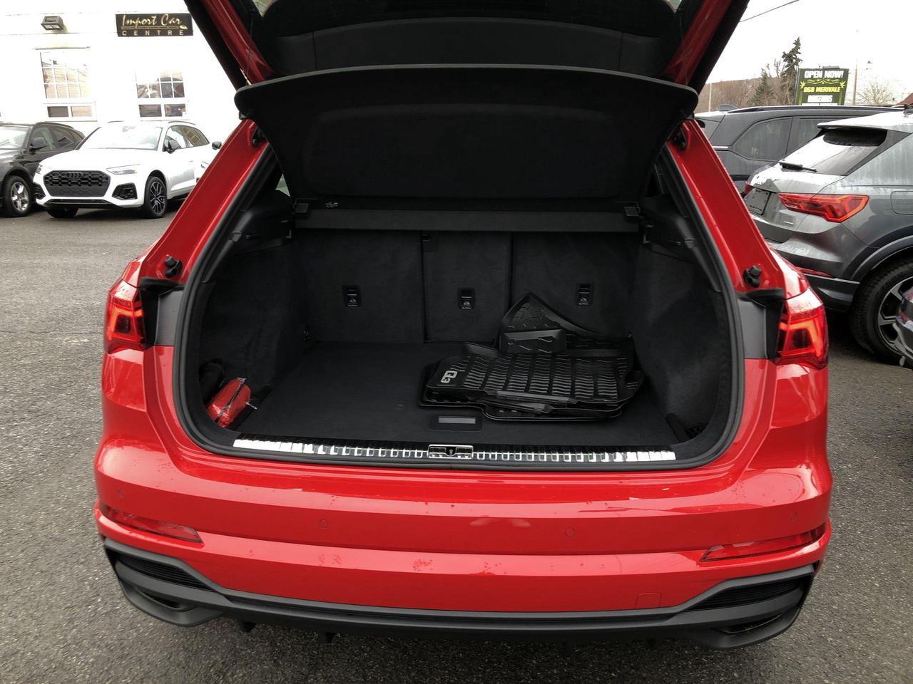 2024 Audi Q3 45 Progressiv SLINE, BLACK OPTICS, LEATHER, SONOS Photo