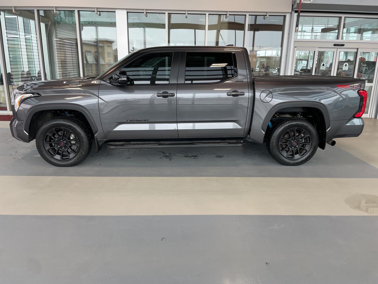 2025 Toyota Tundra LIMITED HYBRID Photo2