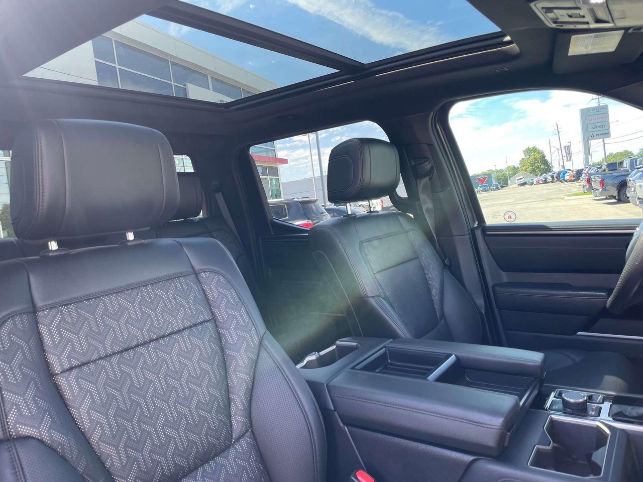 2025 Toyota Tundra LIMITED HYBRID Photo
