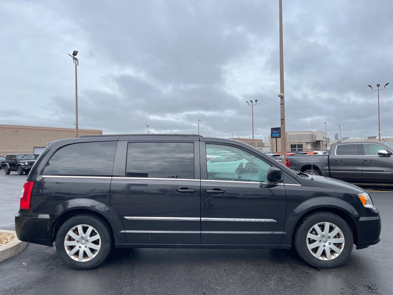 2015 Chrysler Town & Country AS is Photo