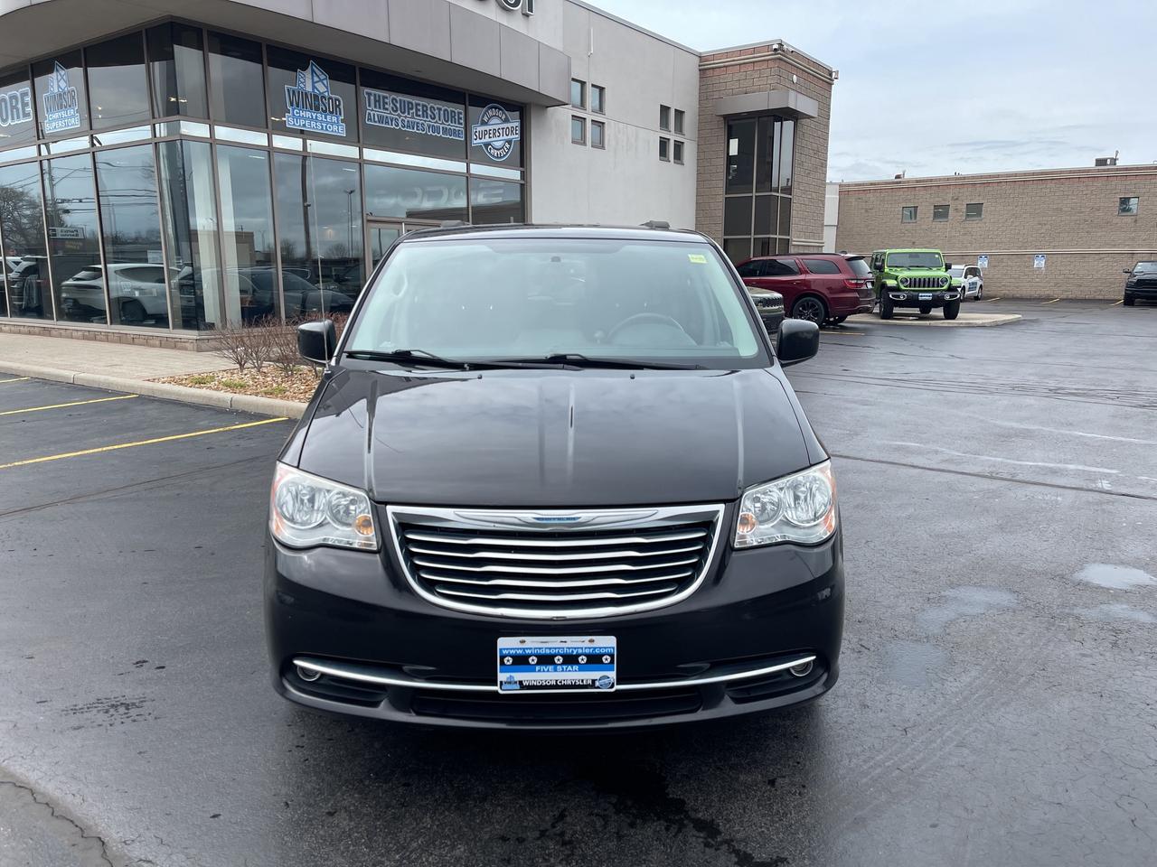 2015 Chrysler Town & Country AS is Photo
