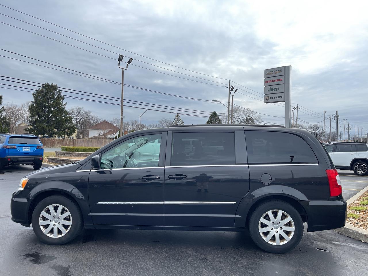 2015 Chrysler Town & Country AS is Photo
