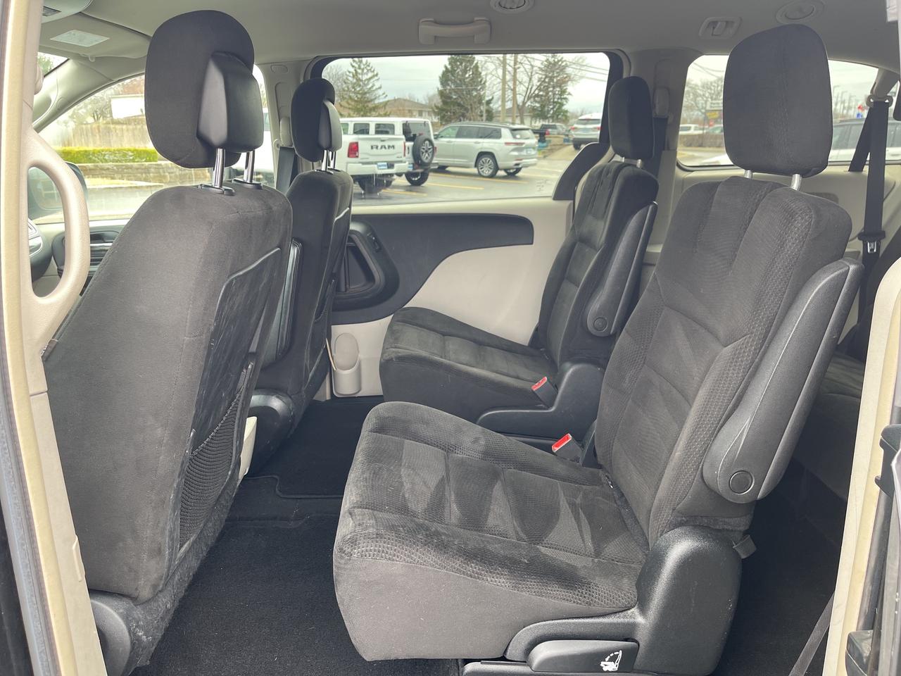 2015 Chrysler Town & Country AS is Photo