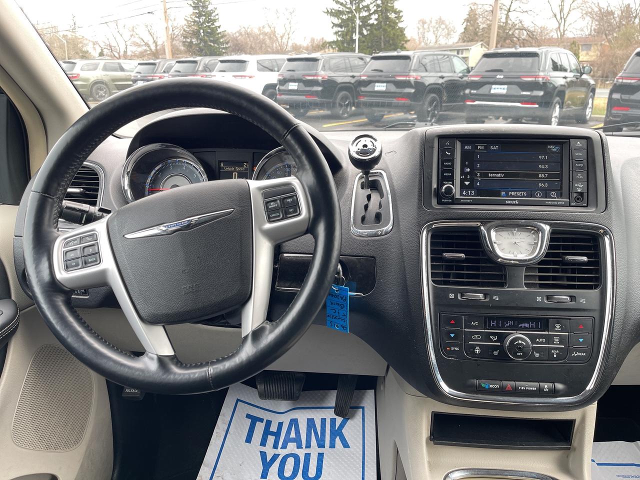 2015 Chrysler Town & Country AS is Photo