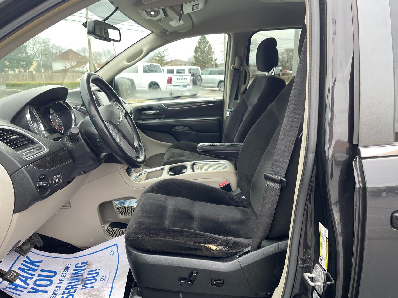 2015 Chrysler Town & Country AS is Photo