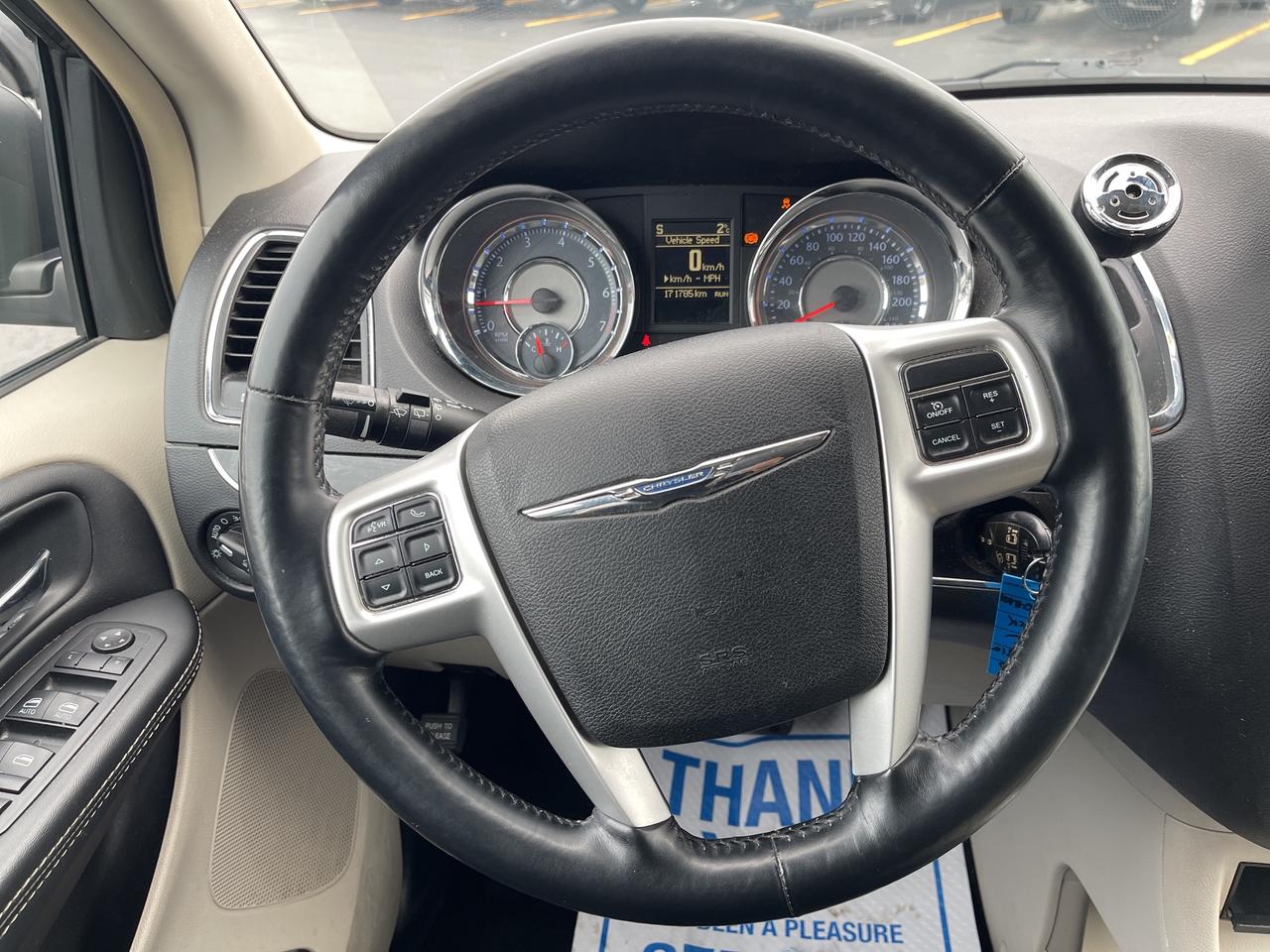 2015 Chrysler Town & Country AS is Photo