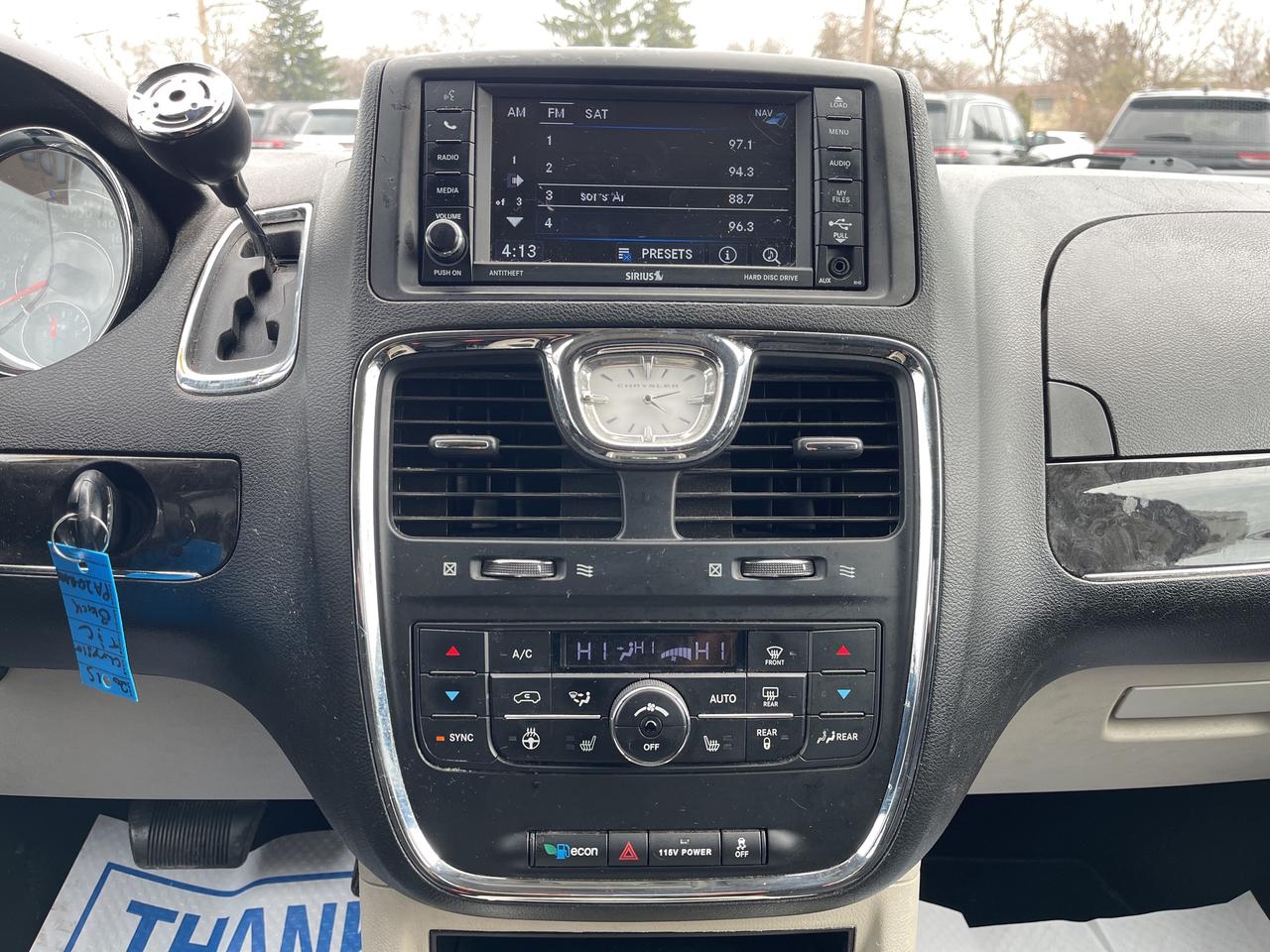 2015 Chrysler Town & Country AS is Photo