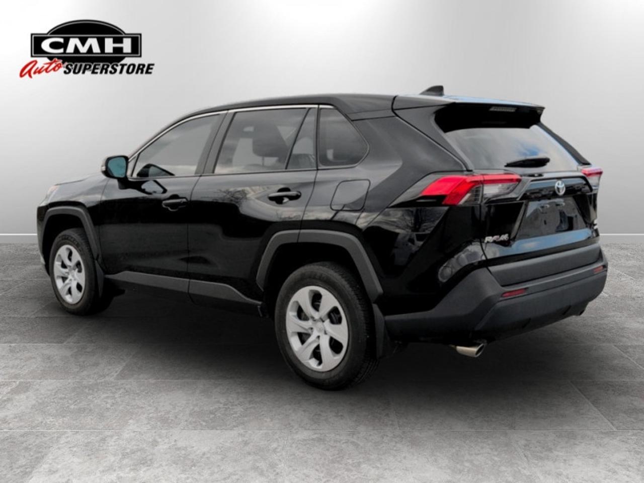 2024 Toyota RAV4 LE  **CLEAN CARFAX** Photo3