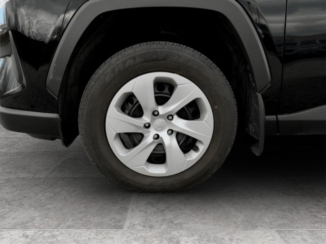 2024 Toyota RAV4 LE  **CLEAN CARFAX** Photo