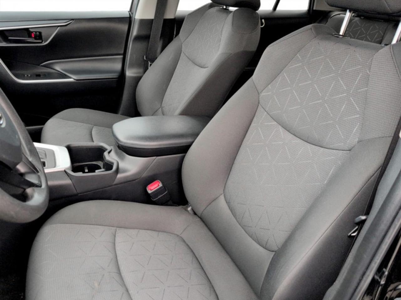 2024 Toyota RAV4 LE  **CLEAN CARFAX** Photo