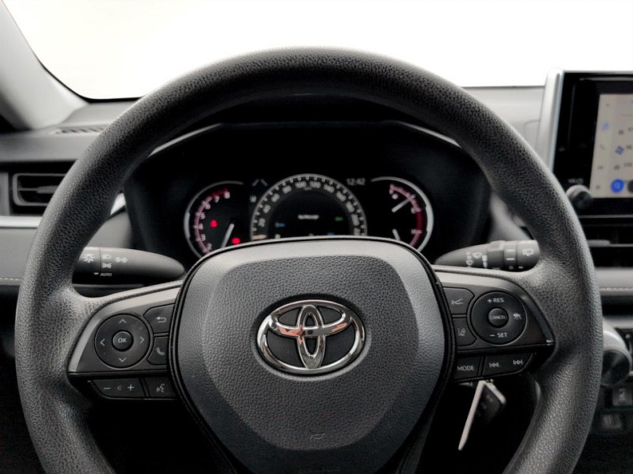 2024 Toyota RAV4 LE  **CLEAN CARFAX** Photo