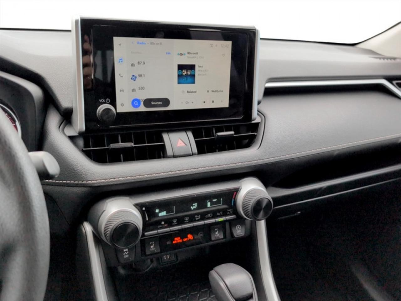 2024 Toyota RAV4 LE  **CLEAN CARFAX** Photo