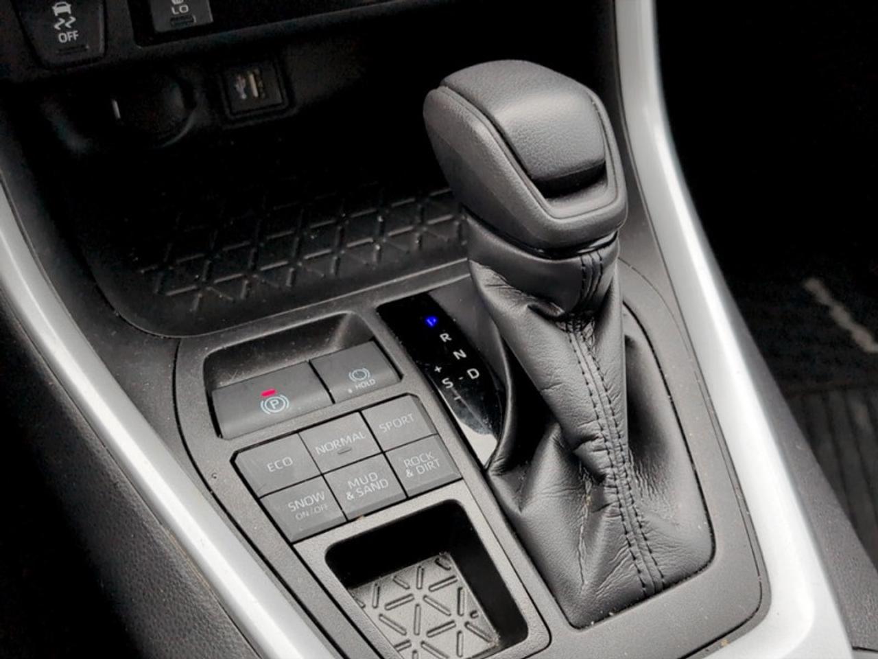 2024 Toyota RAV4 LE  **CLEAN CARFAX** Photo