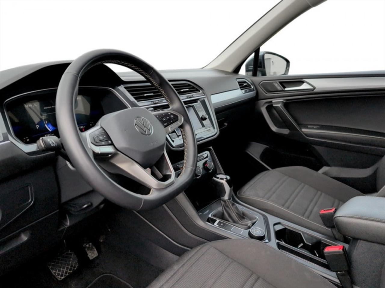2024 Volkswagen Tiguan Trendline w/Third Row Pkg  *CLEAN CF* Photo