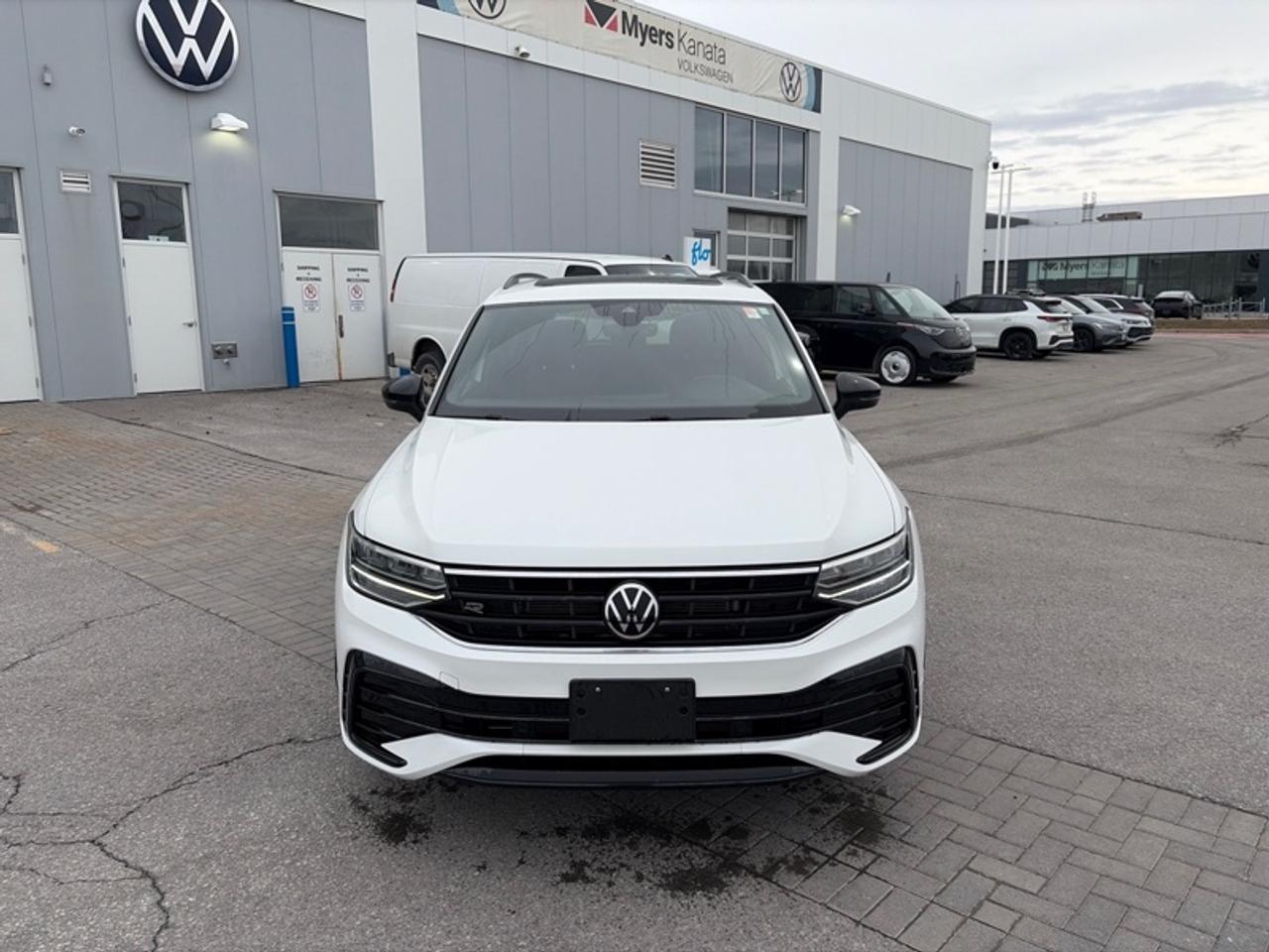 2022 Volkswagen Tiguan Comfortline R-Line Black Edition Photo