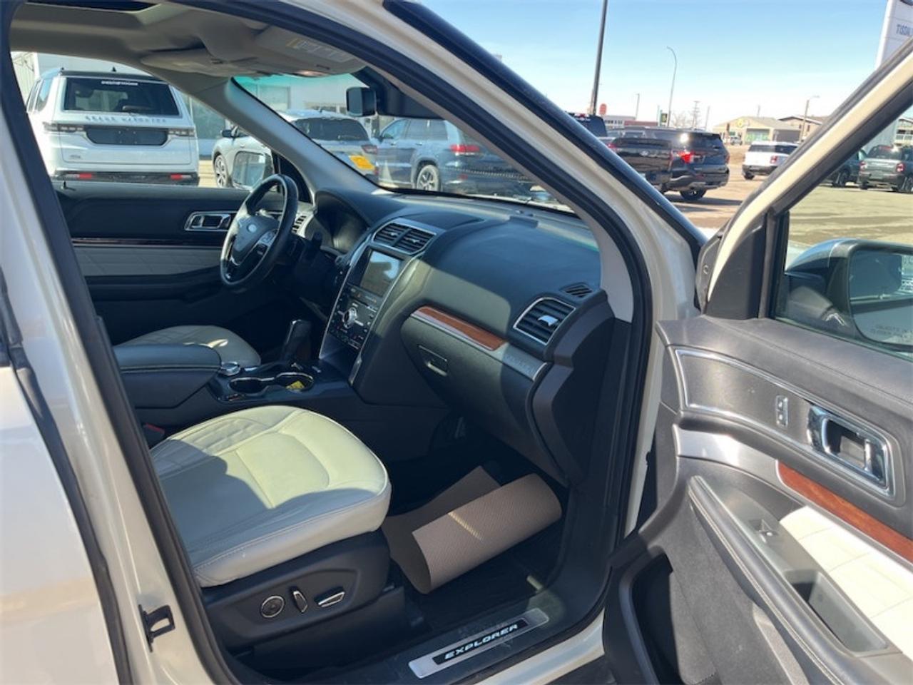 2018 Ford Explorer Platinum  - Sunroof -  Navigation Photo5