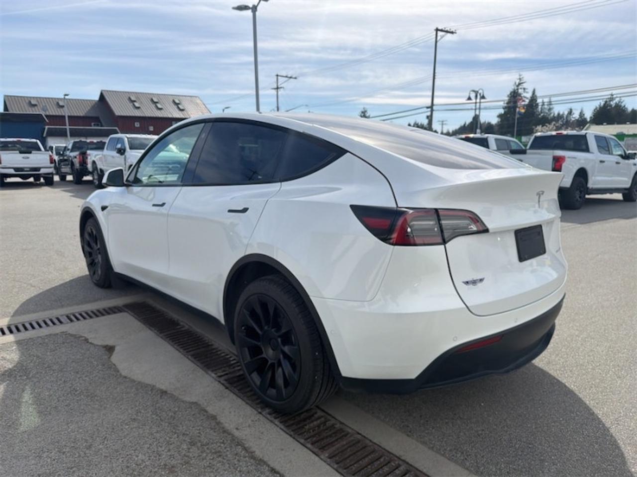 2022 Tesla Model Y Long Range AWD  - Fast Charging Photo2