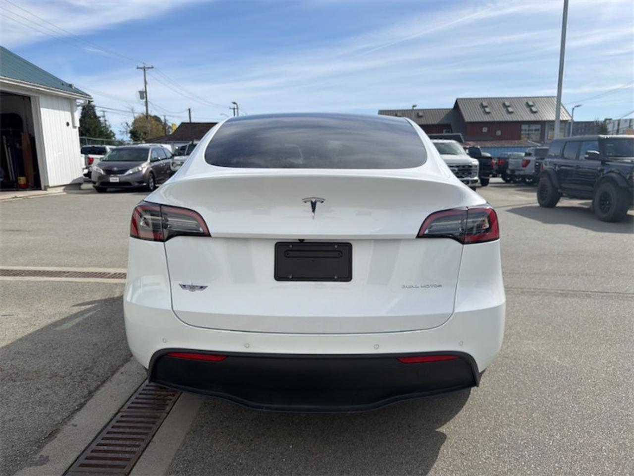 2022 Tesla Model Y Long Range AWD  - Fast Charging Photo3