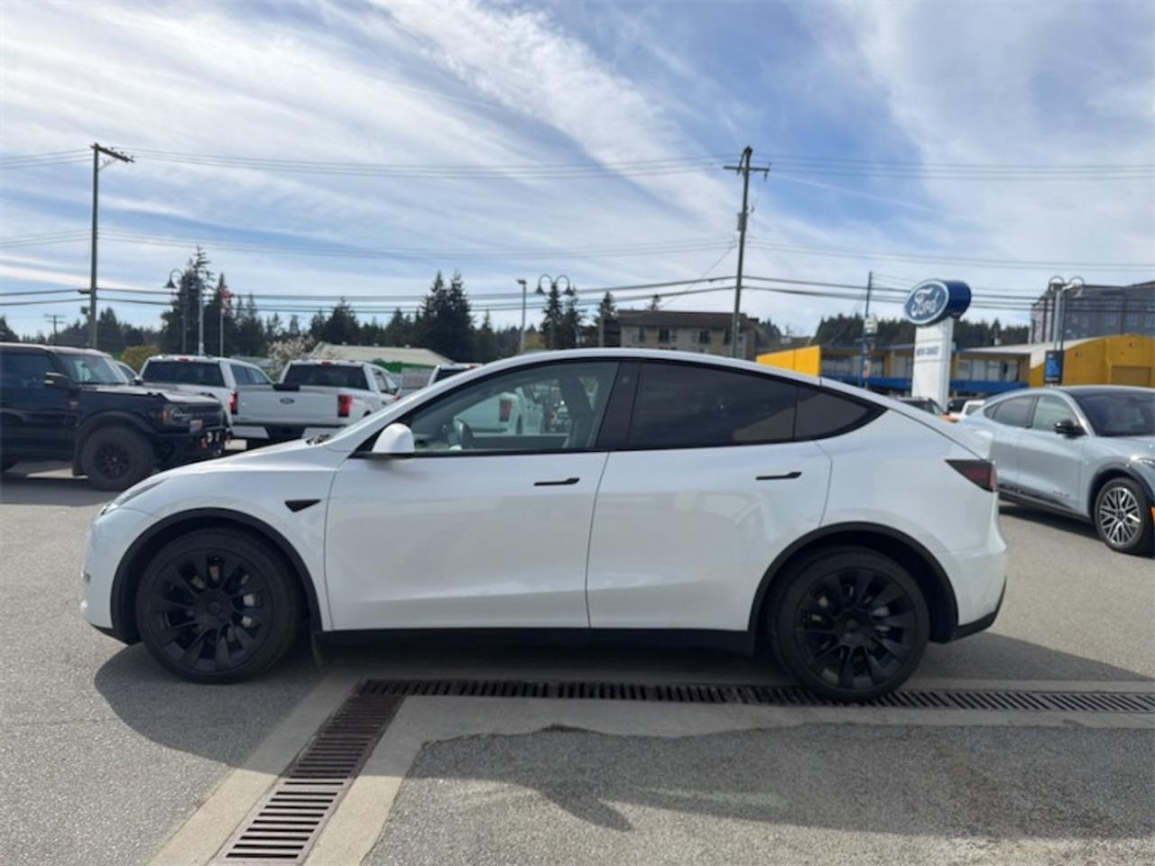 2022 Tesla Model Y Long Range AWD  - Fast Charging Photo1