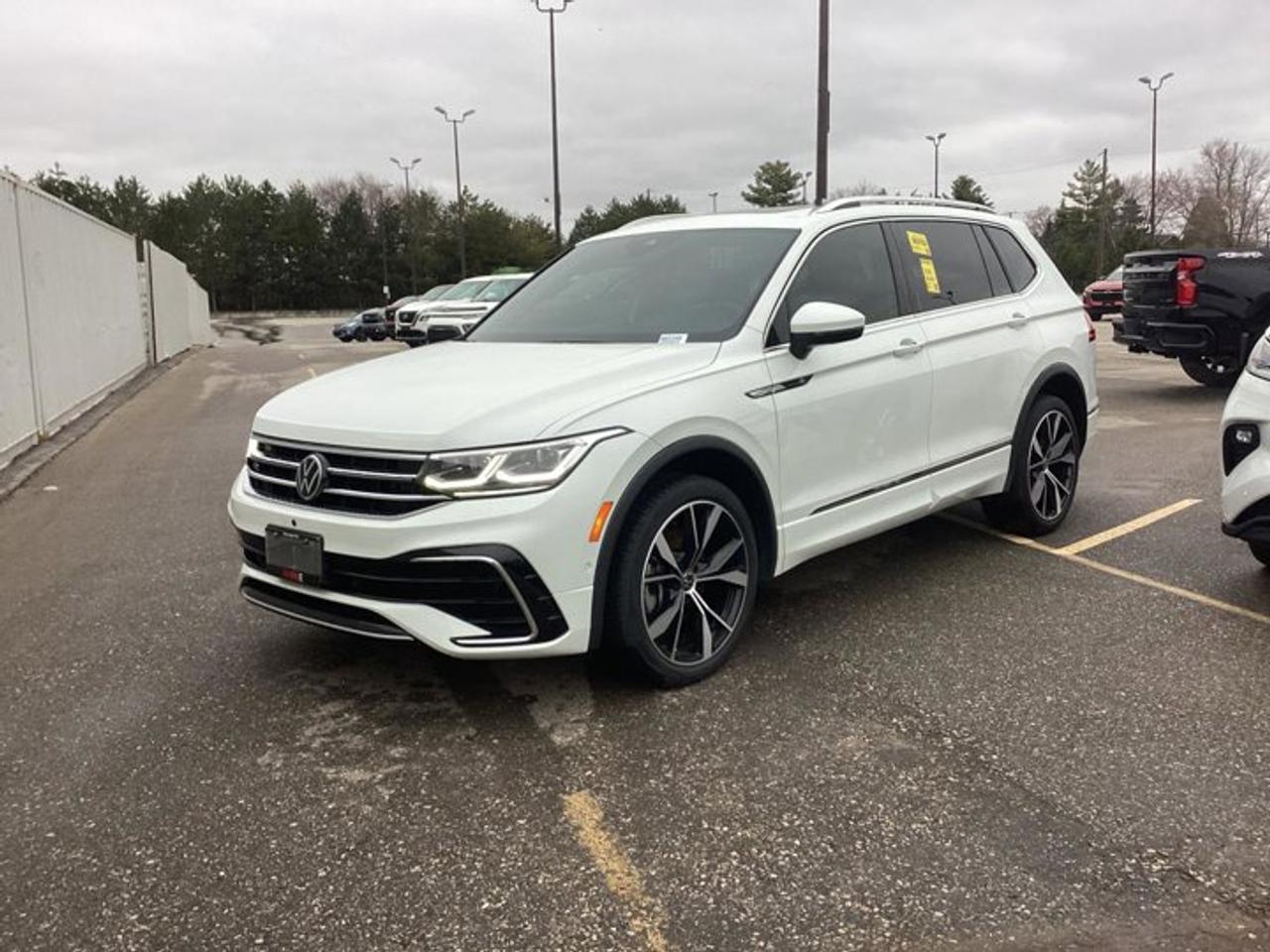 2022 Volkswagen Tiguan Highline R-Line 4MOTION | Ventilated Front Seats Photo