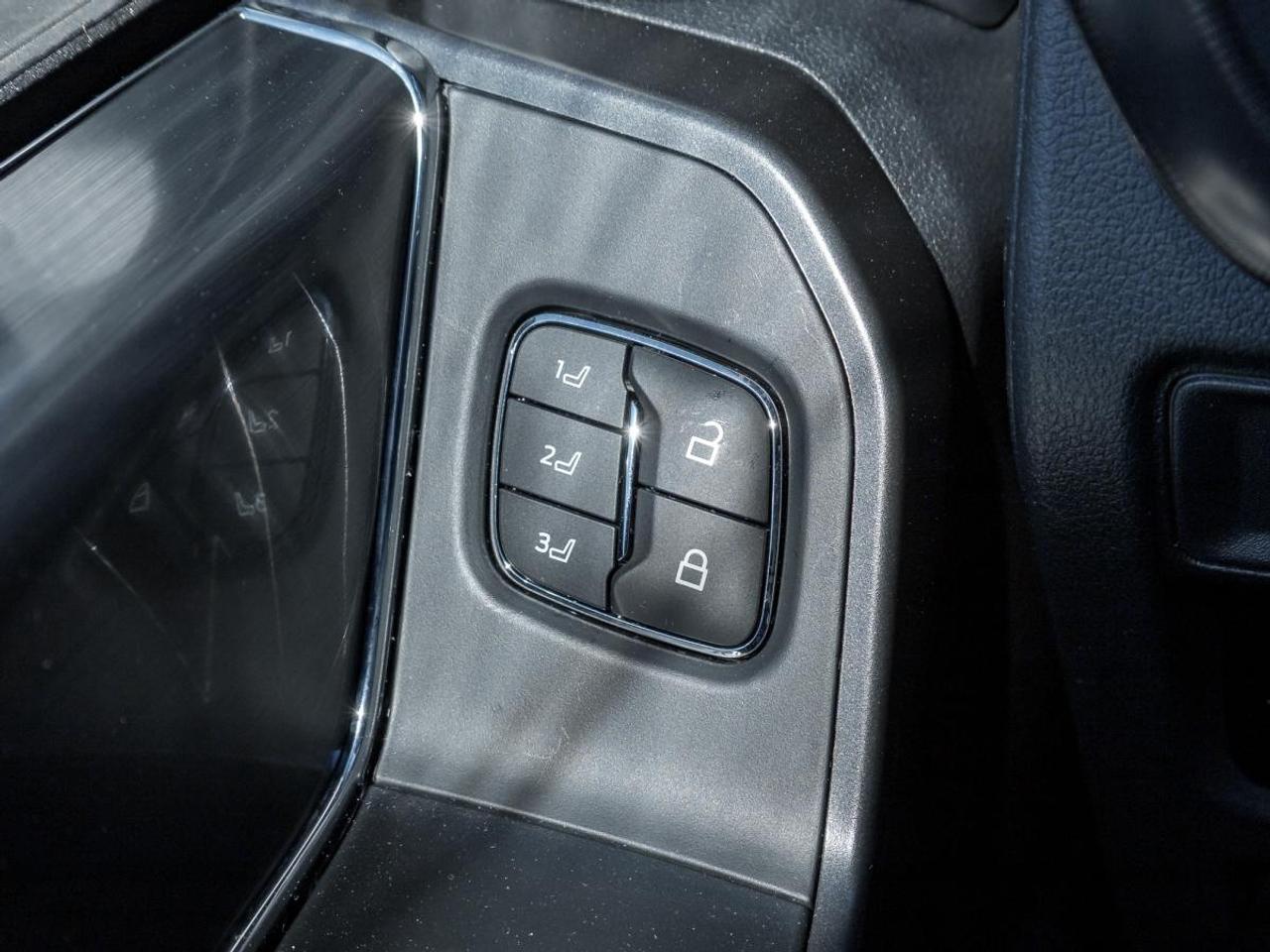 2025 Ford F-150 HYBRID LARIAT Photo