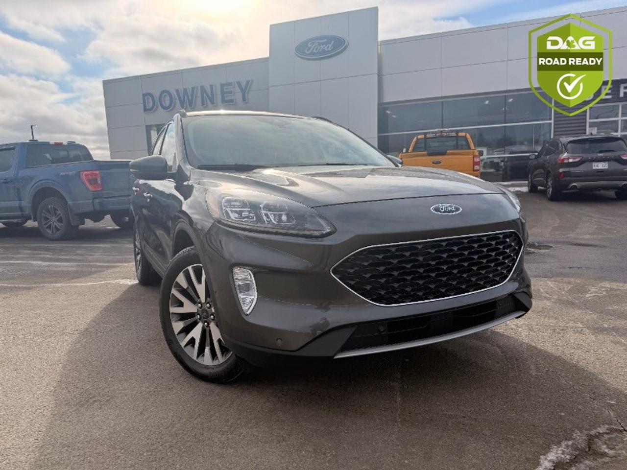 Titanium AWD ONLY 17,XXX KMS!!!