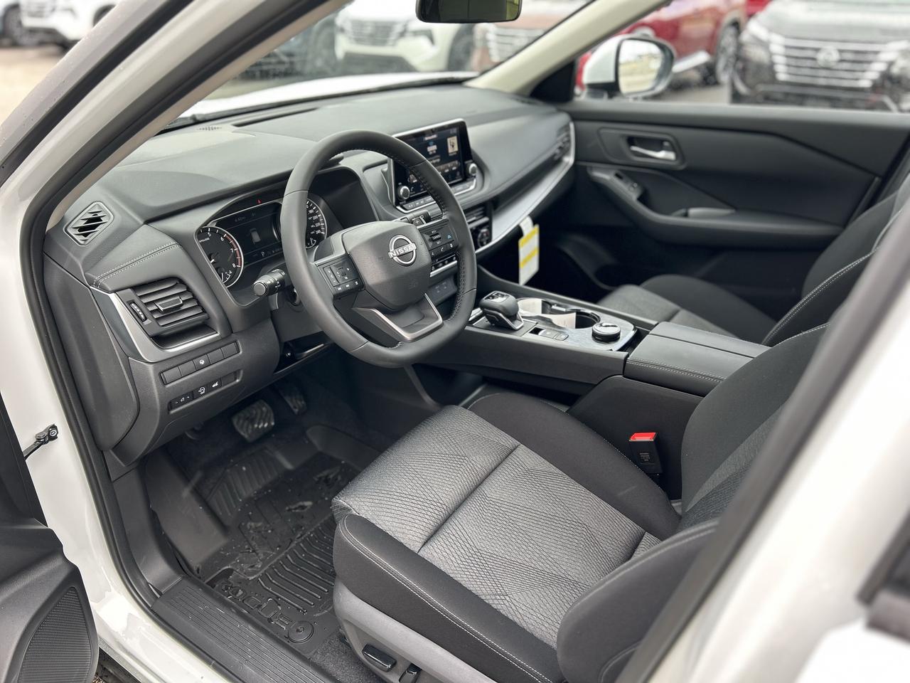 2026 Nissan Rogue SV MOONROOF Photo