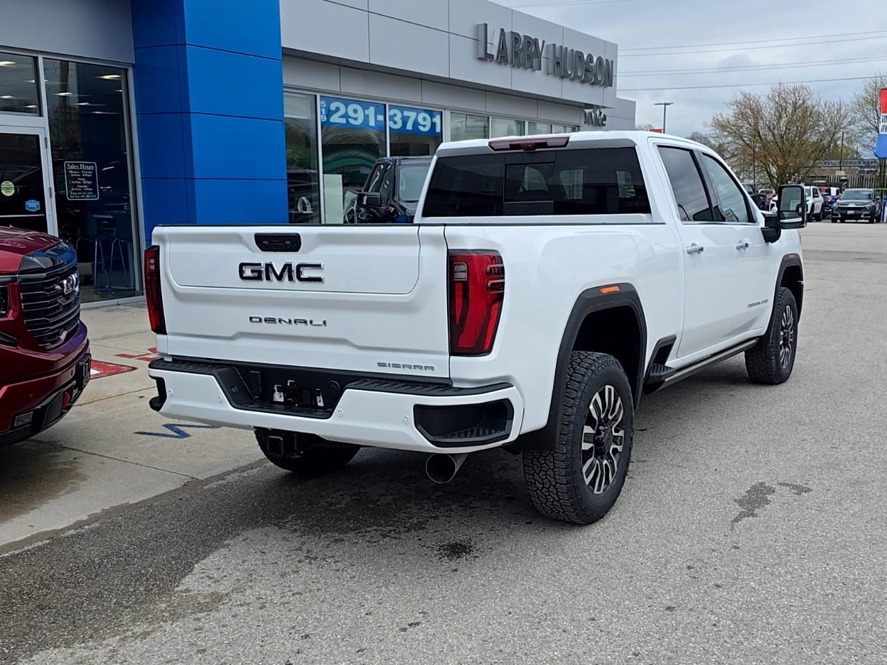 2026 GMC Sierra 2500 HD Crew Cab Standard Box 4-Wheel Drive Denali Ultimate Photo2