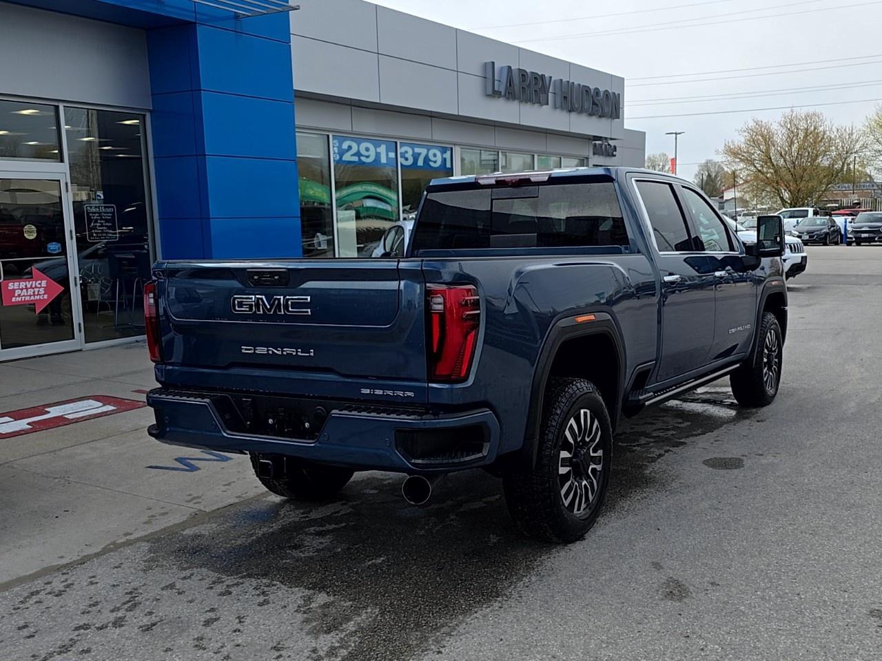 2026 GMC Sierra 2500 HD Crew Cab Standard Box 4-Wheel Drive Denali Ultimate Photo