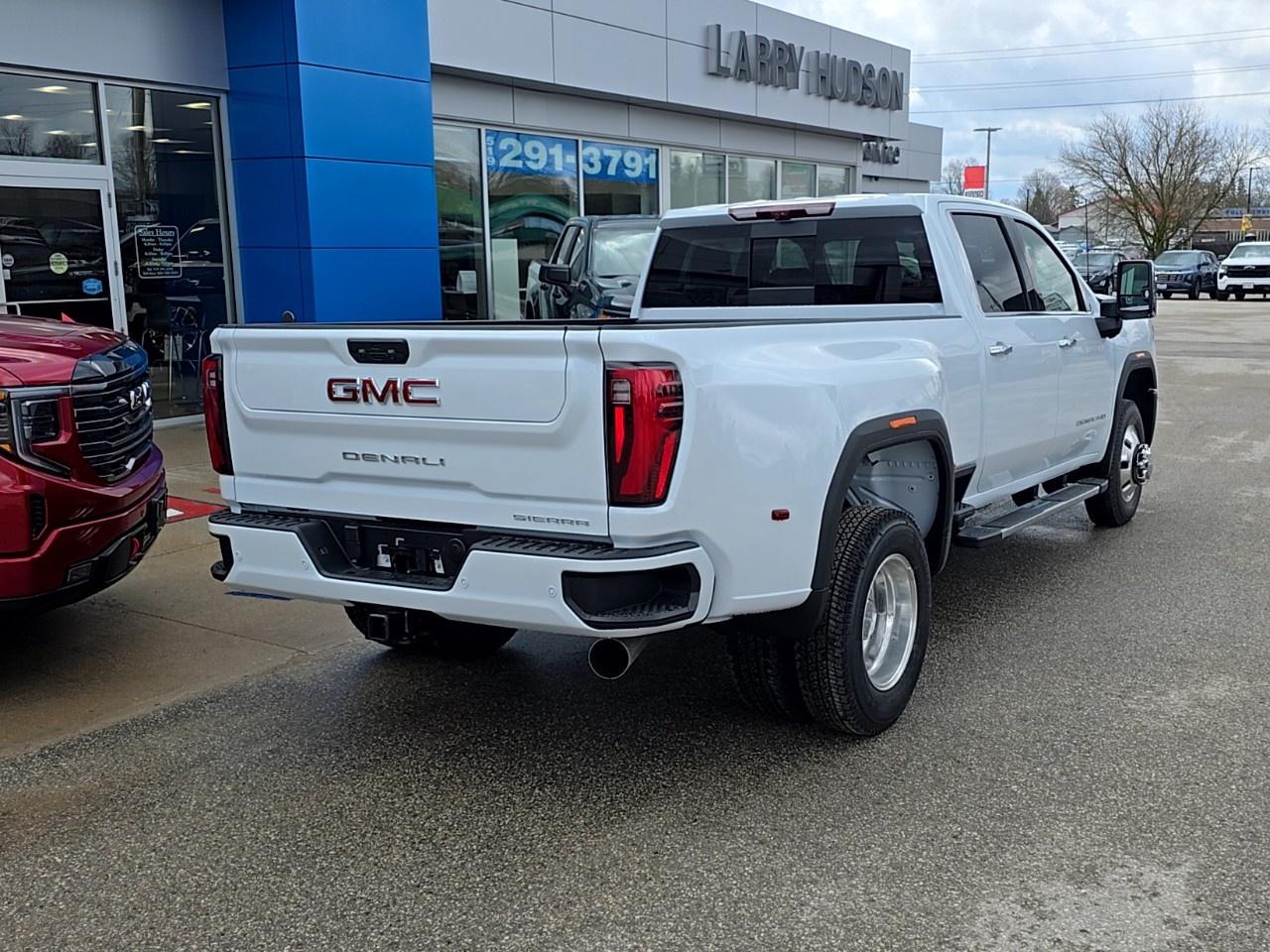 2026 GMC Sierra 3500 HD 4WD Crew Cab Long Box Denali Photo