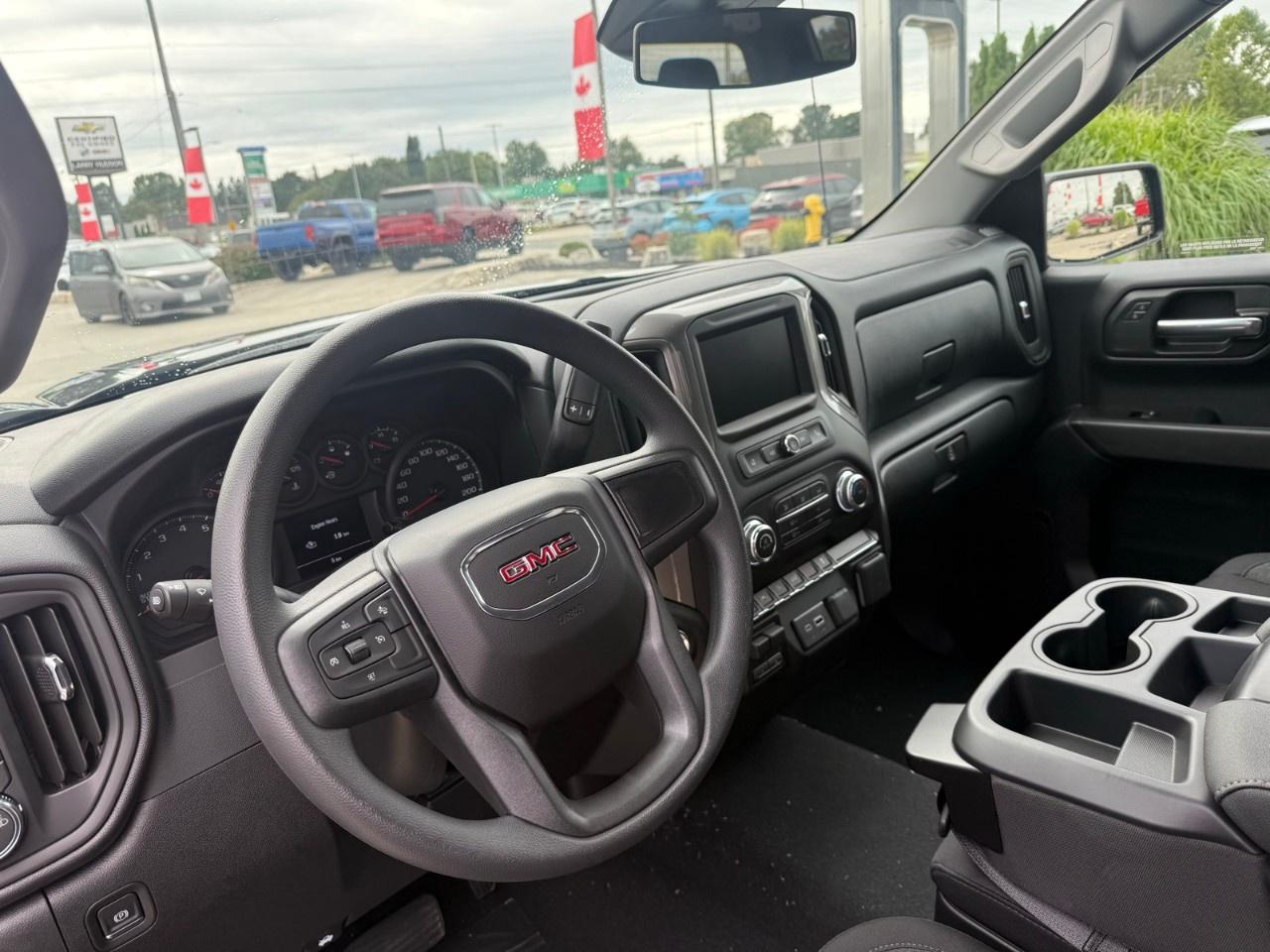 2026 GMC Sierra 1500 Crew Cab Short Box 4-Wheel Drive Pro Photo3