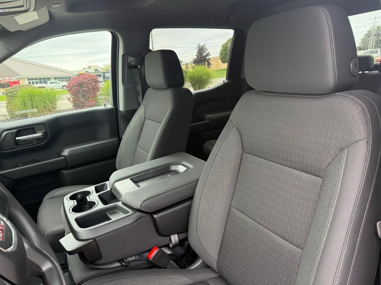 2026 GMC Sierra 1500 Crew Cab Short Box 4-Wheel Drive Pro Photo4
