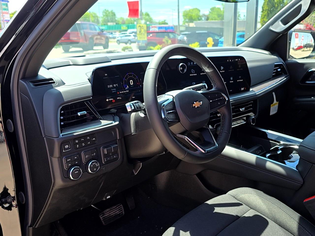 2026 Chevrolet Suburban 4WD 4dr LS Photo3