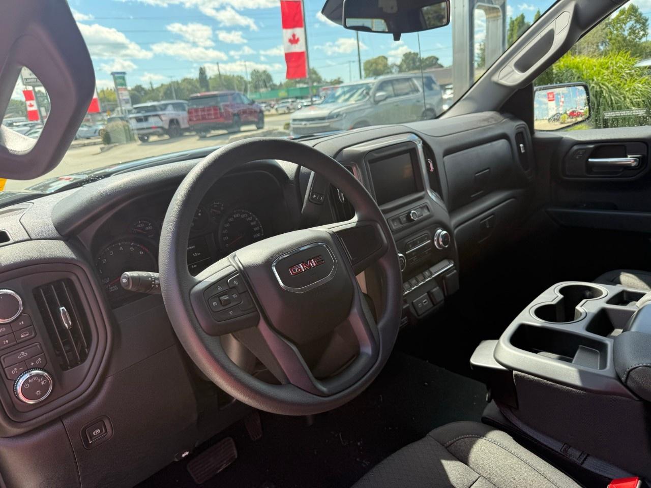 2026 GMC Sierra 1500 Crew Cab Short Box 4-Wheel Drive Pro Photo3