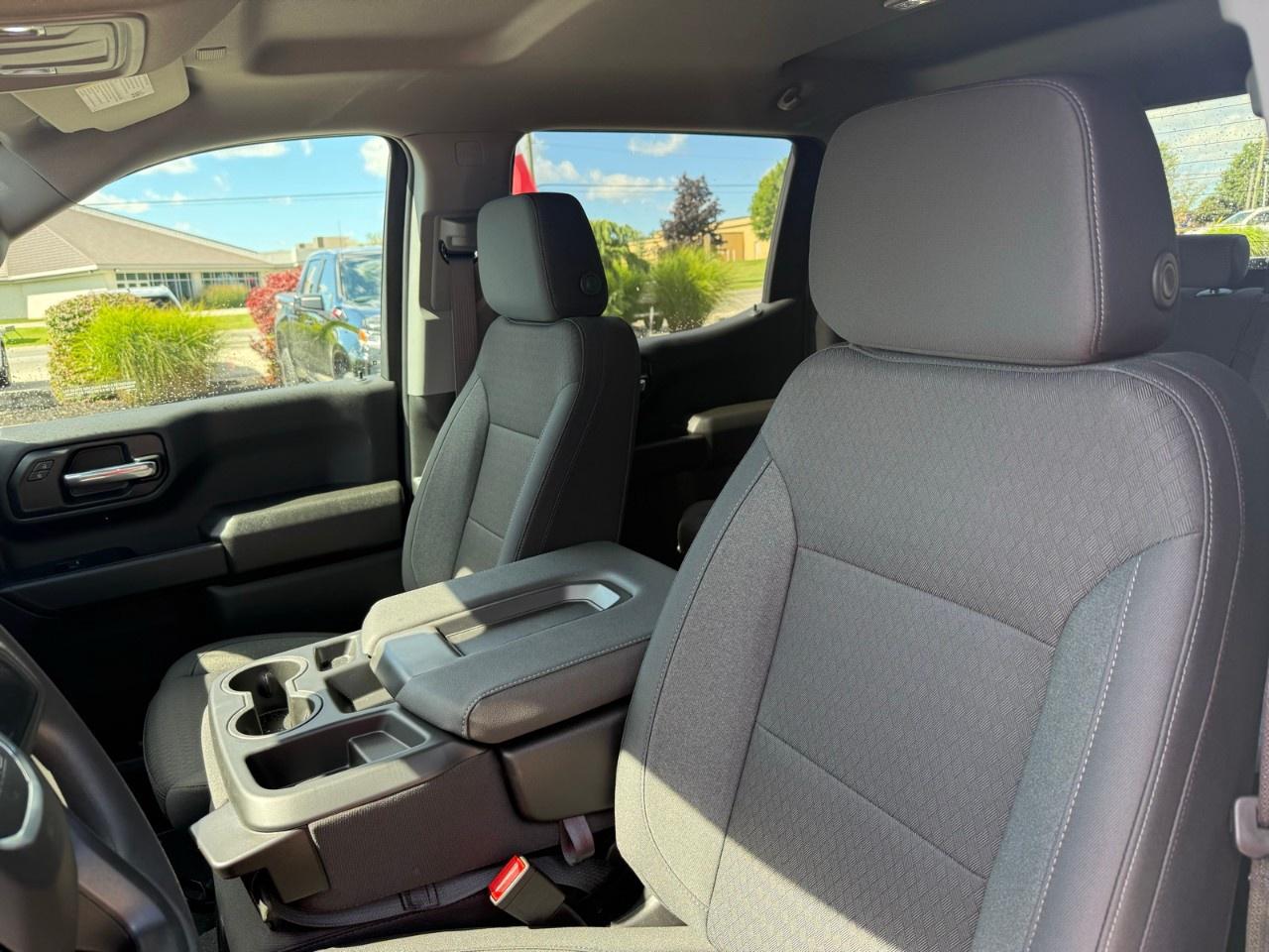 2026 GMC Sierra 1500 Crew Cab Short Box 4-Wheel Drive Pro Photo4